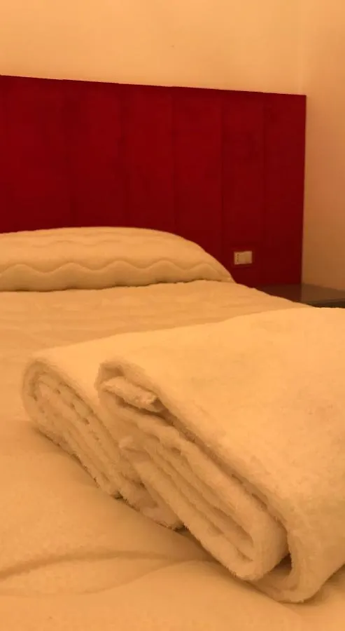 بيت ضيافة Motta Palace Apartments & Rooms Motta SantʼAnastasia إيطاليا