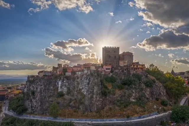 Motta Palace Apartments & Rooms Motta Sant' Anastasia Guest house