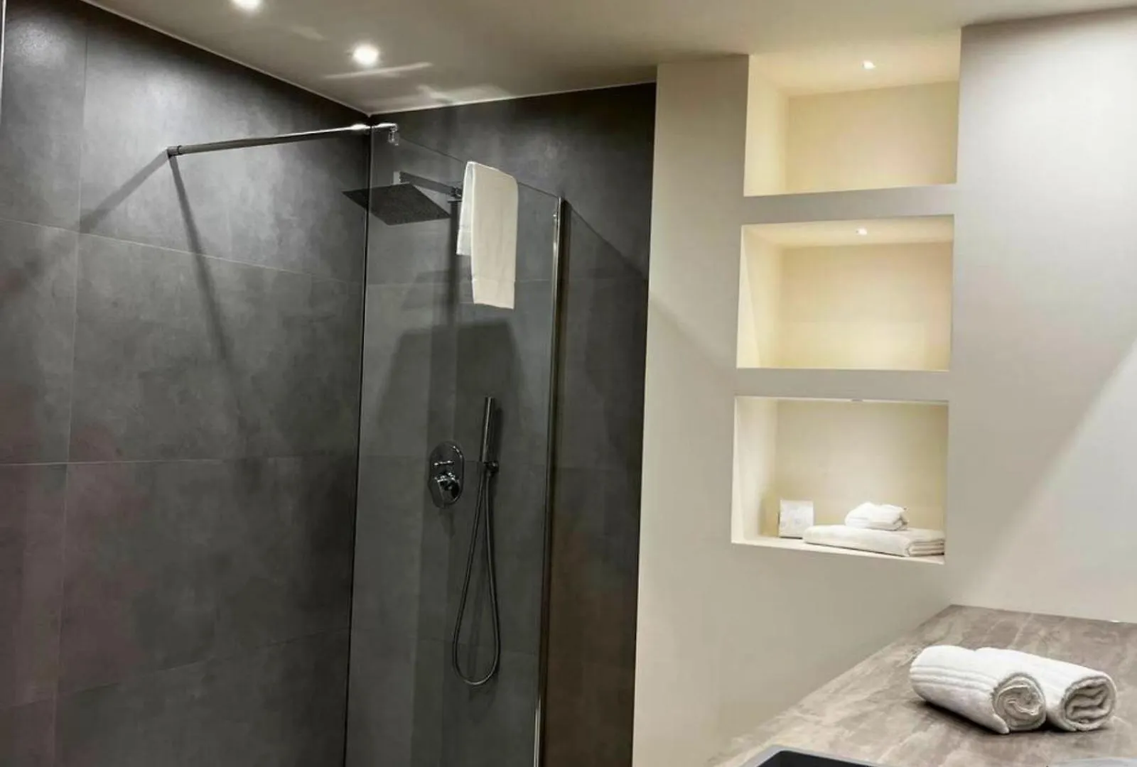 Pensionat Motta Palace Apartments & Rooms Motta SantʼAnastasia Italien