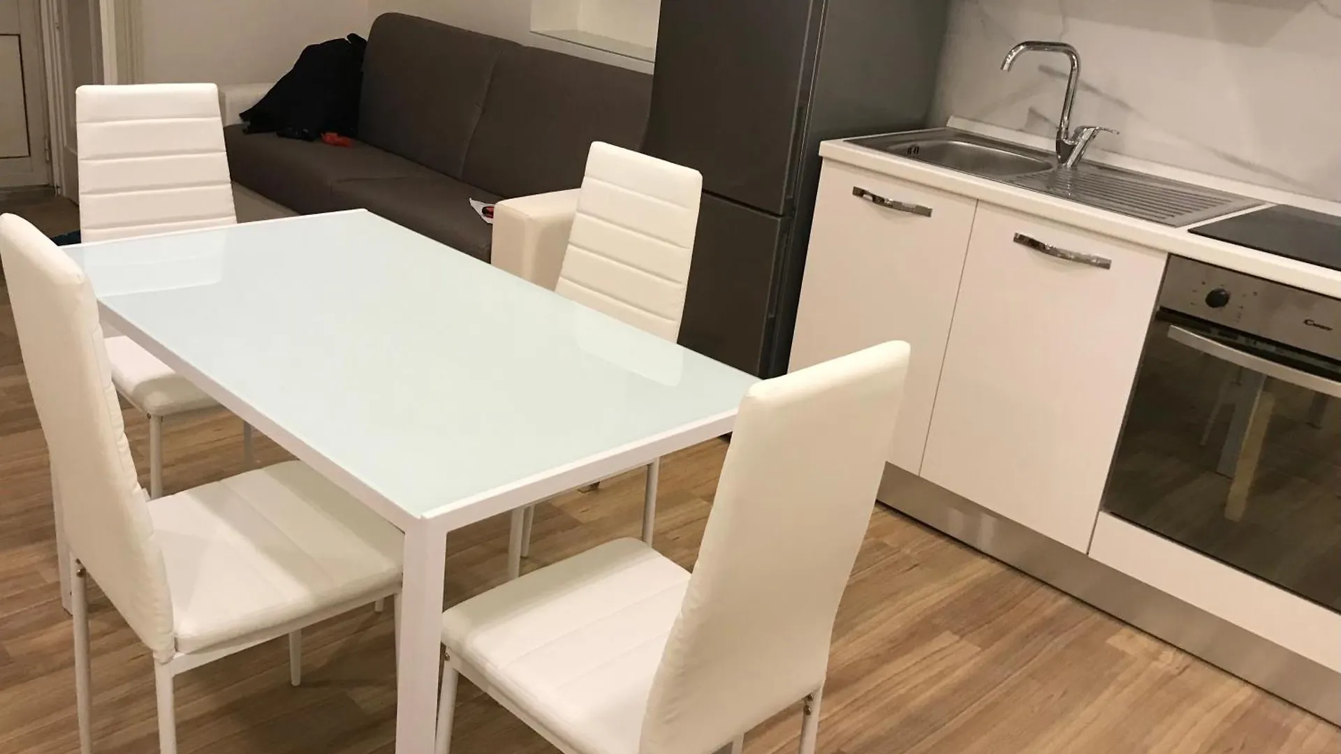 Pensionat Motta Palace Apartments & Rooms Motta SantʼAnastasia